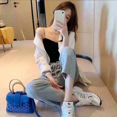 腰间持枪